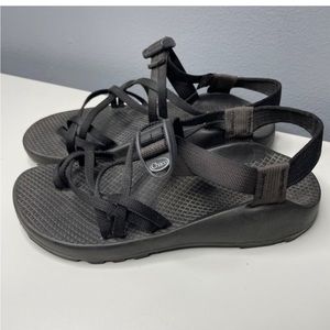 Chaco 2x2 black sandals Size 8